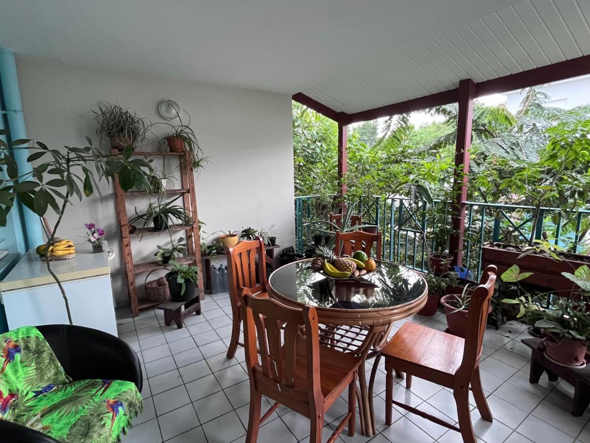 Appartement Les Abymes Exterior foto